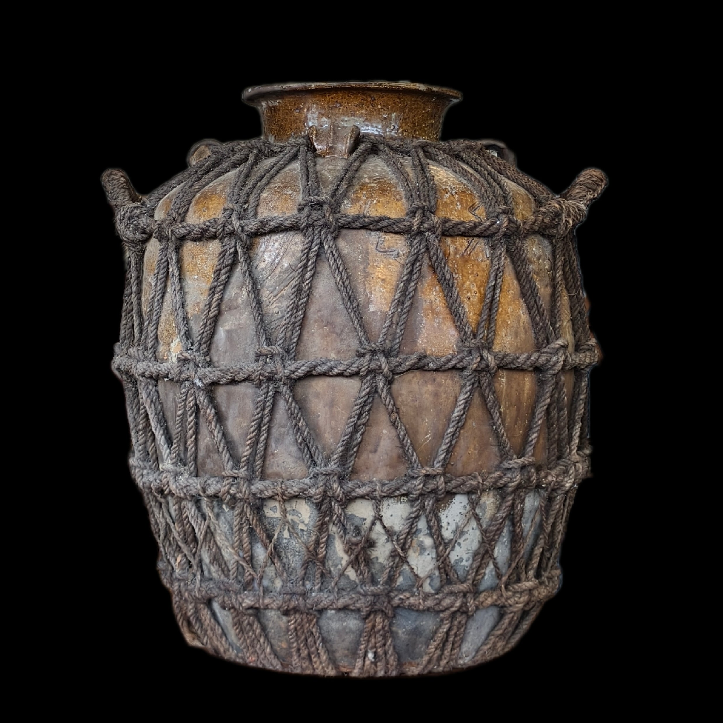 ANTIQUE CHINESE POT