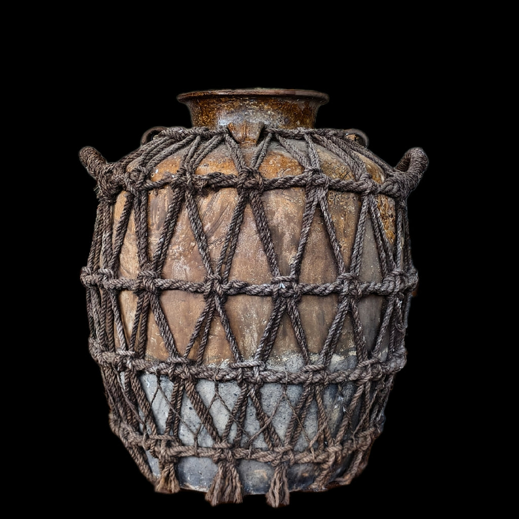 ANTIQUE CHINESE POT