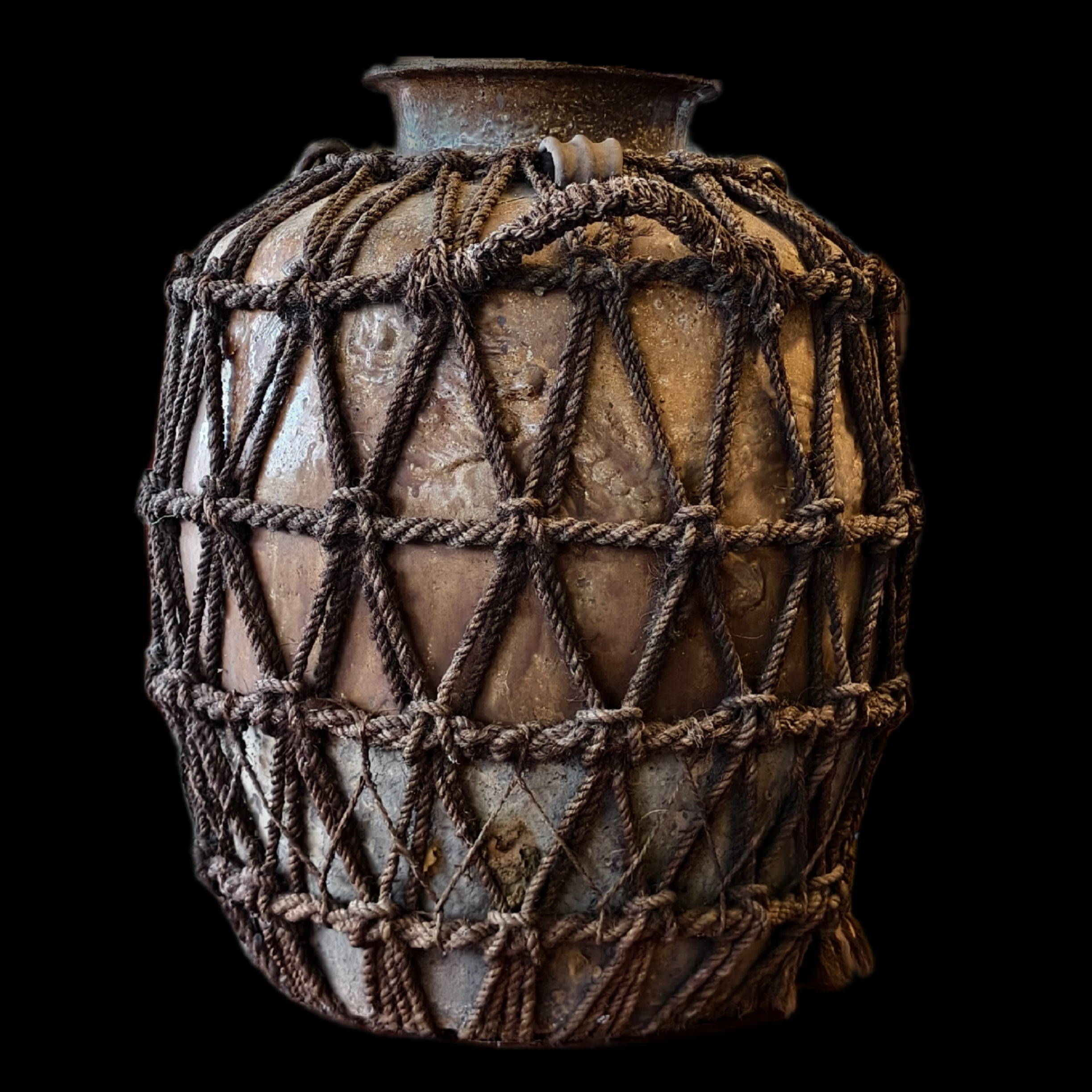 ANTIQUE CHINESE POT