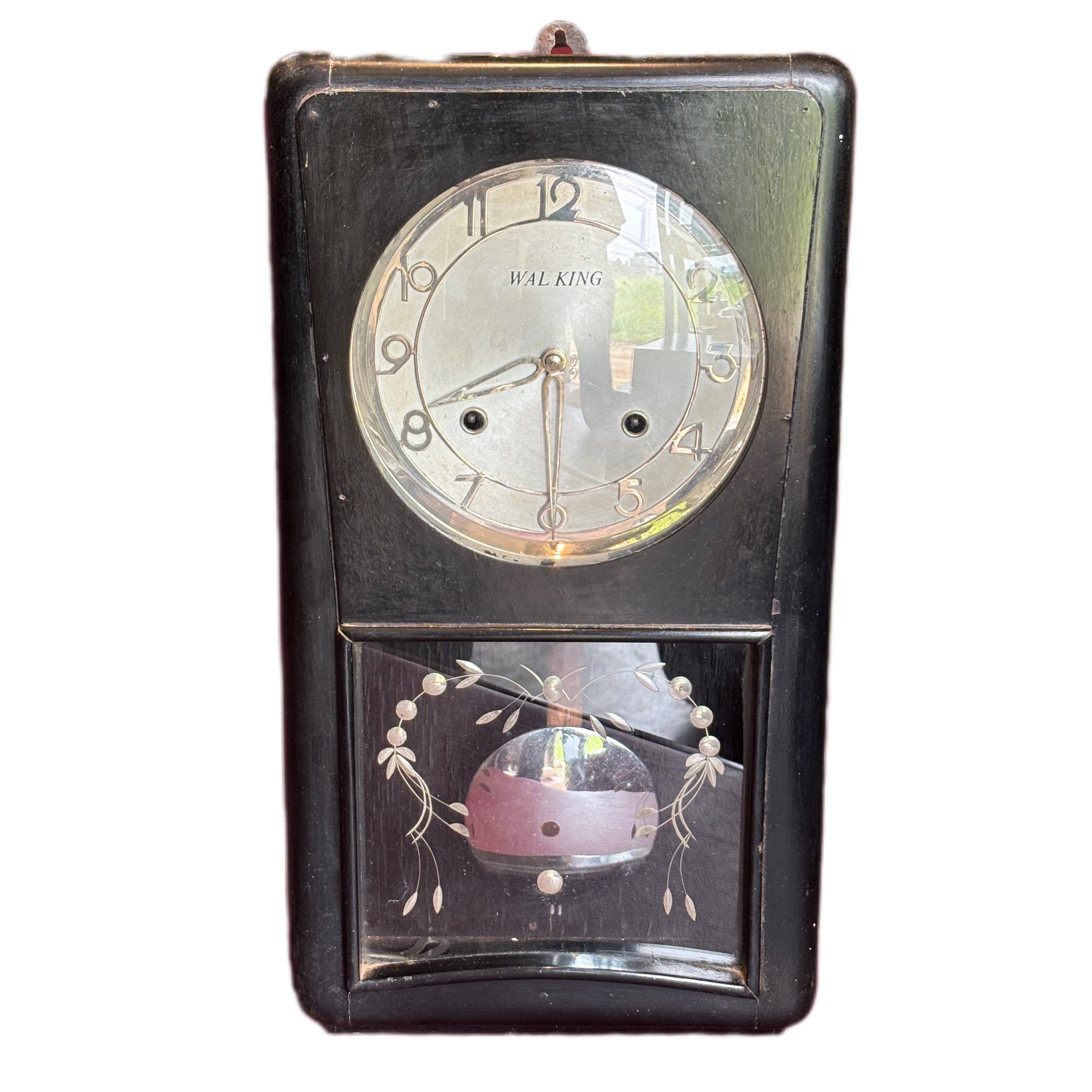 WALKING PENDULUM CLOCK