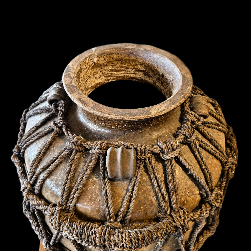 ANTIQUE CHINESE POT