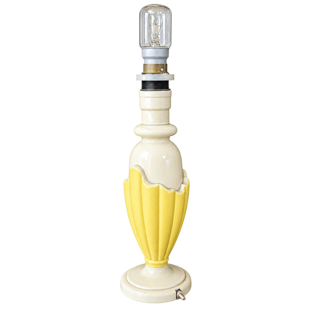 VINTAGE CERAMIC TABLE LAMP.