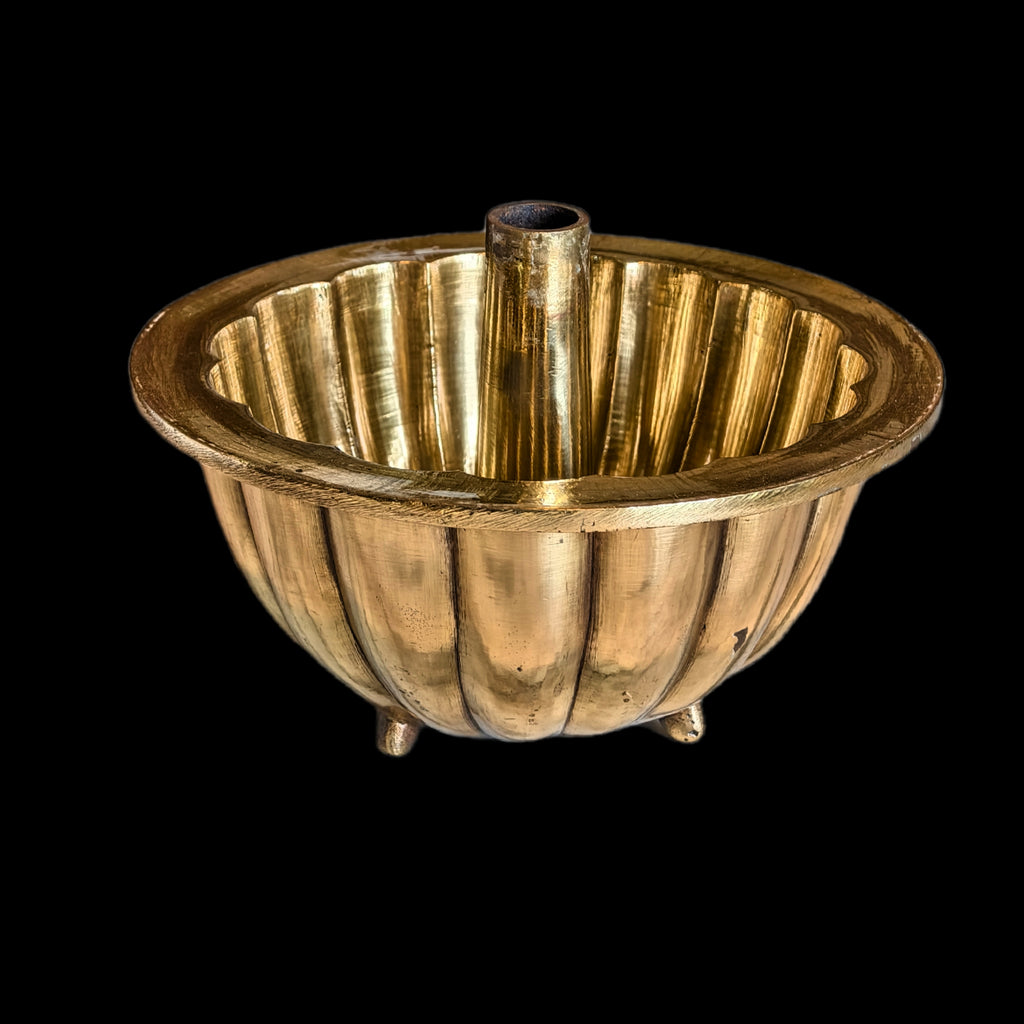 BRONZE CAKE VESSEL