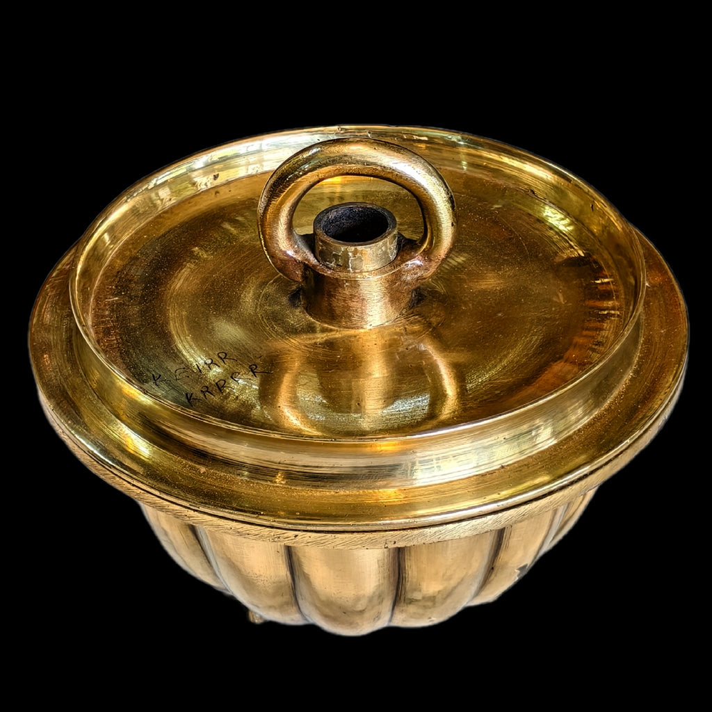 BRONZE CAKE VESSEL