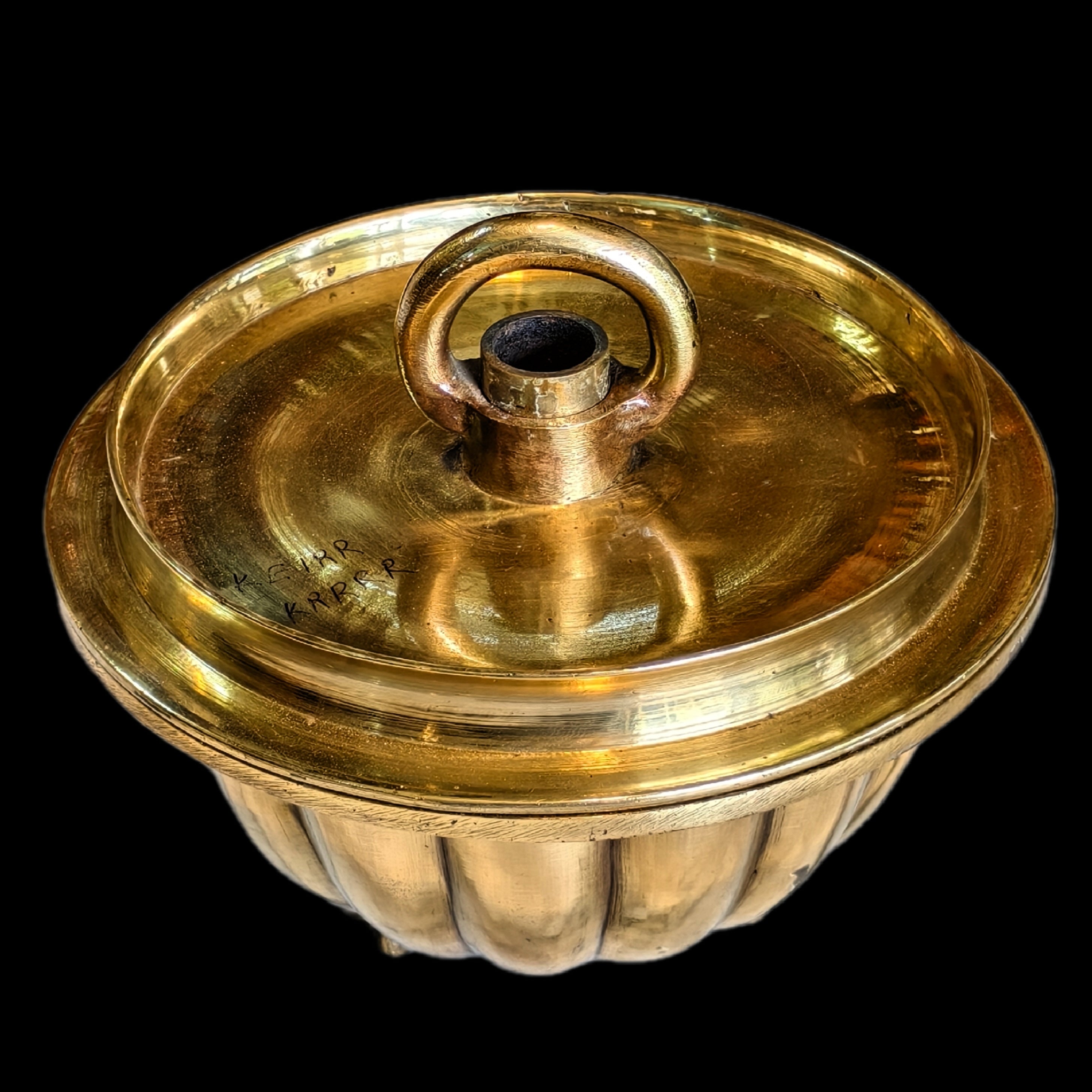 BRONZE CAKE VESSEL